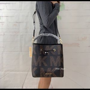 Michael Kors Suri LG Bucket Messenger